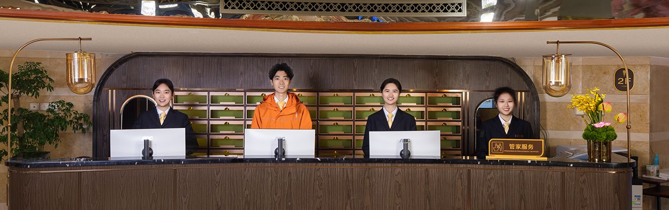黄金游轮前台接待
